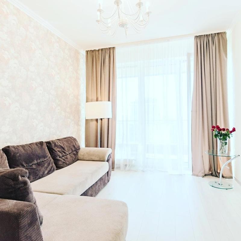 1 Room 60M2 Center Of Obolon Near River Side. With Terrace. 22 Floor Kijev Kültér fotó