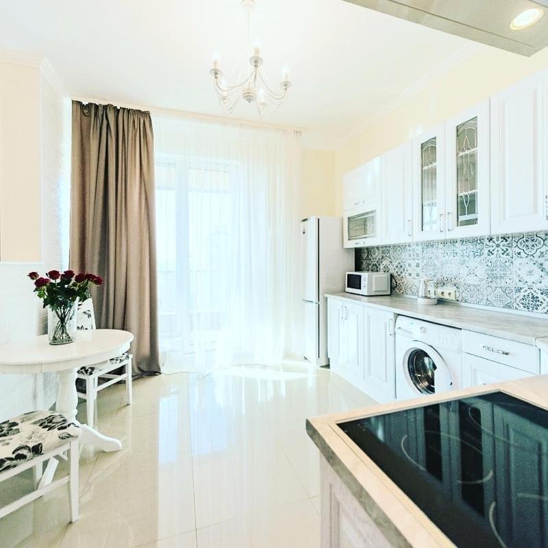 1 Room 60M2 Center Of Obolon Near River Side. With Terrace. 22 Floor Kijev Kültér fotó