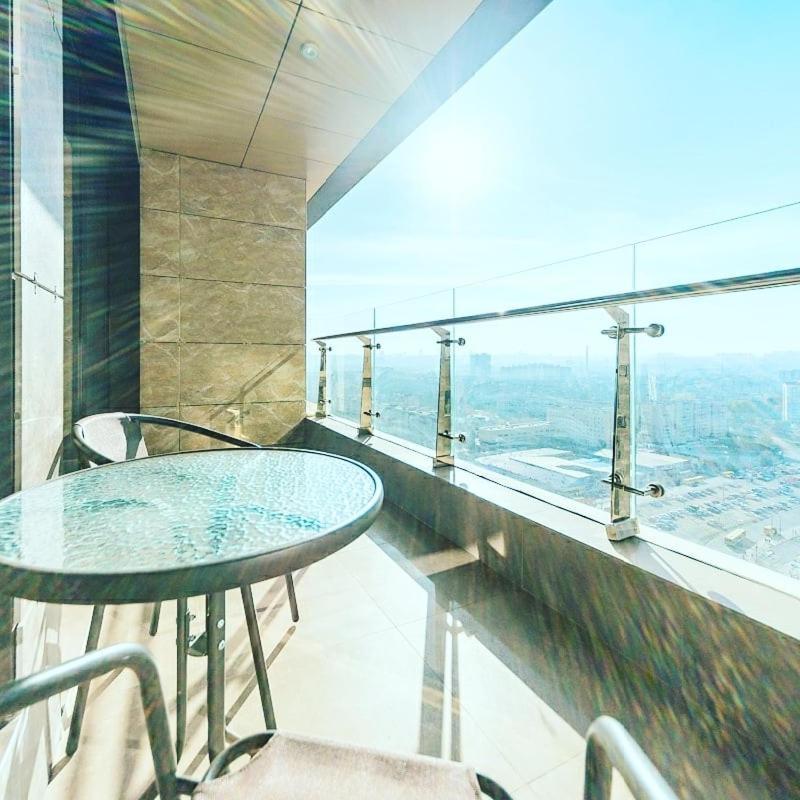 1 Room 60M2 Center Of Obolon Near River Side. With Terrace. 22 Floor Kijev Kültér fotó