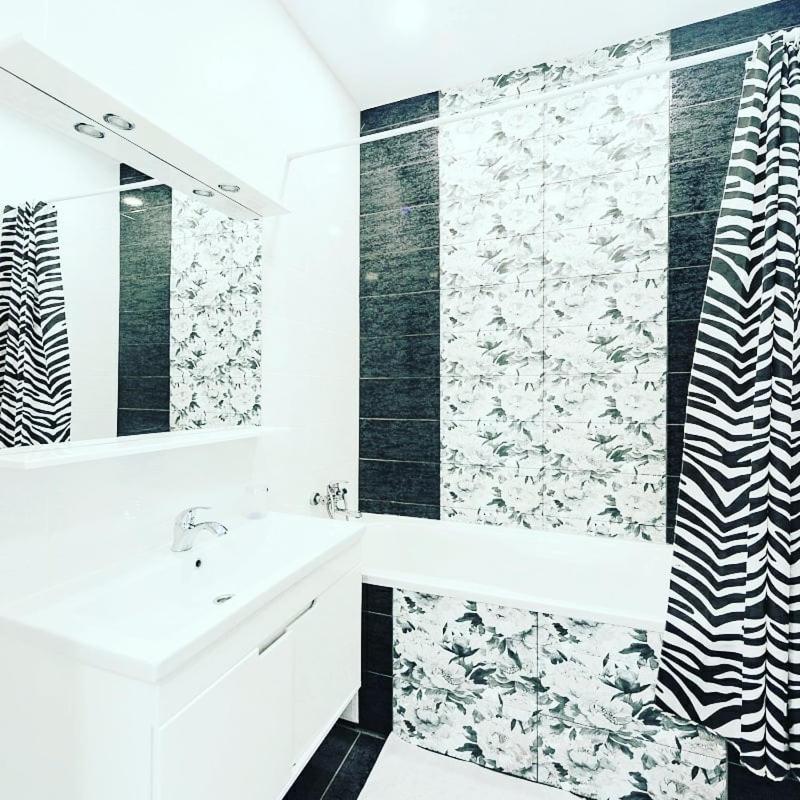 1 Room 60M2 Center Of Obolon Near River Side. With Terrace. 22 Floor Kijev Kültér fotó